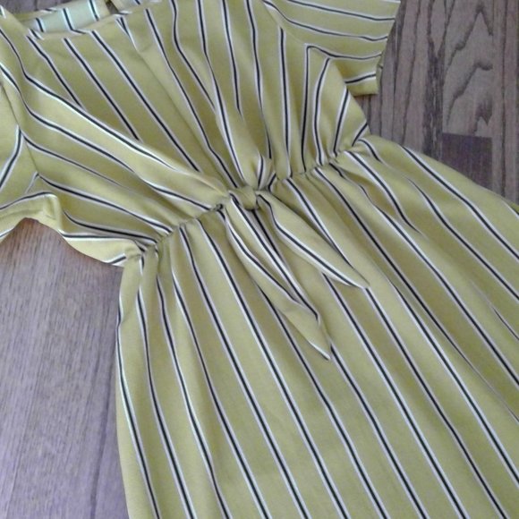 Fashion Muse Size Medium Tie Front Yellow Gold Striped Dress - Picture 14 of 14